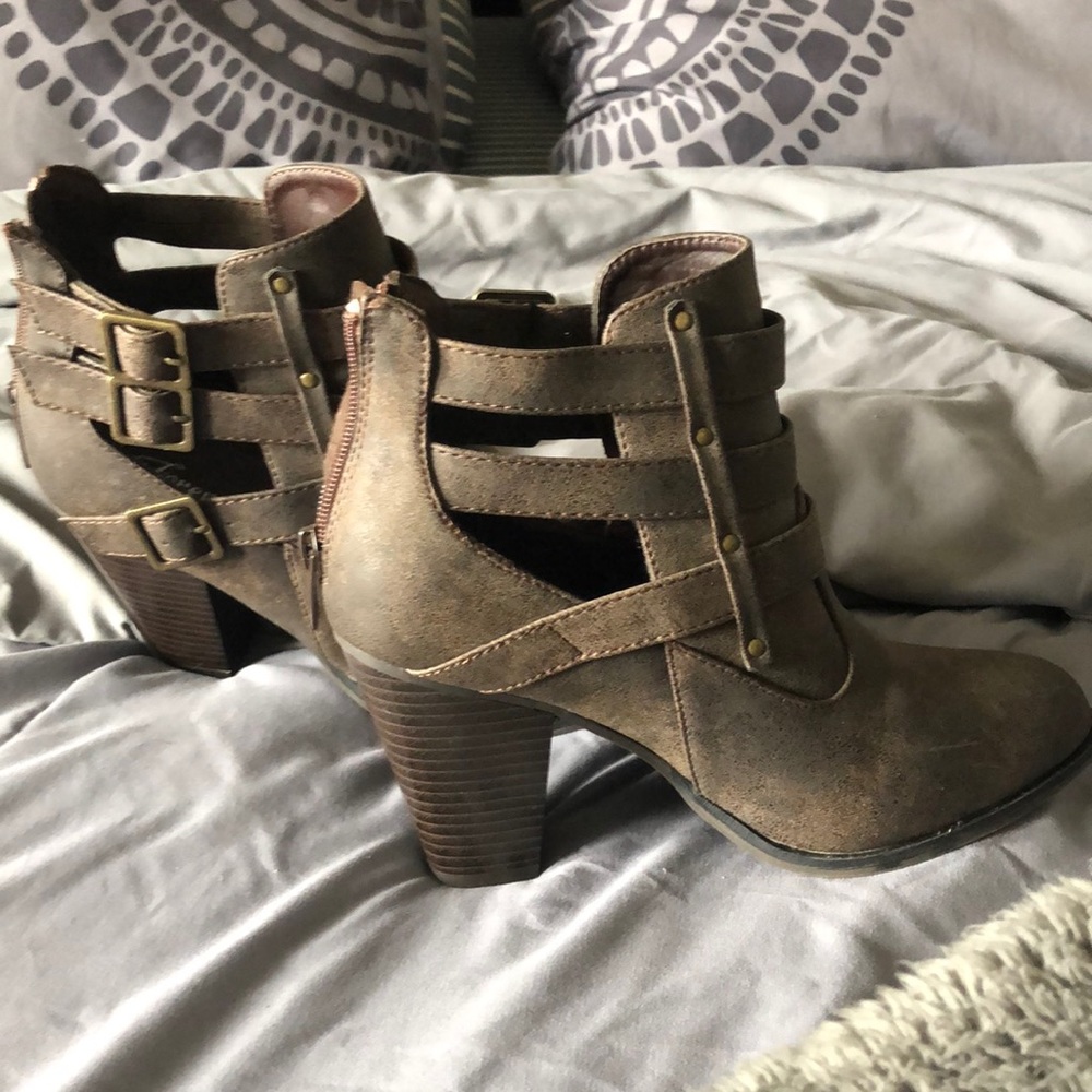 Forever Fall/Winter booties like new!